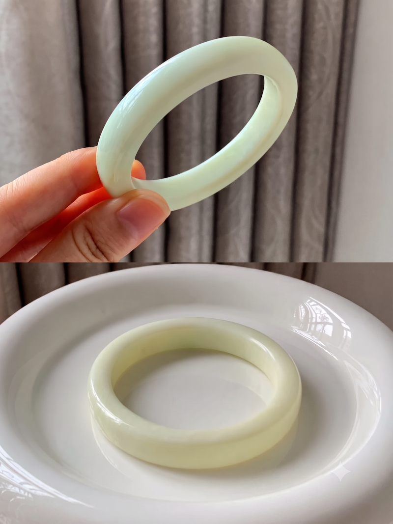 Vòng Ngọc Liền Trắng Ánh Xanh (M01)