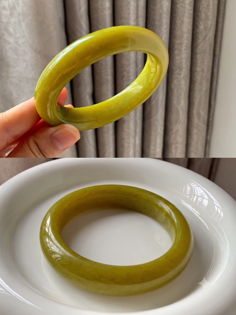 Vòng Ngọc Liền Vàng Olive Loang (M10)